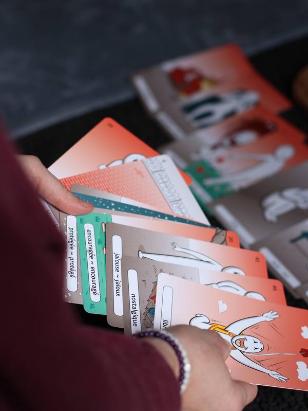 Cartes des émotions étalées pendant une séance
