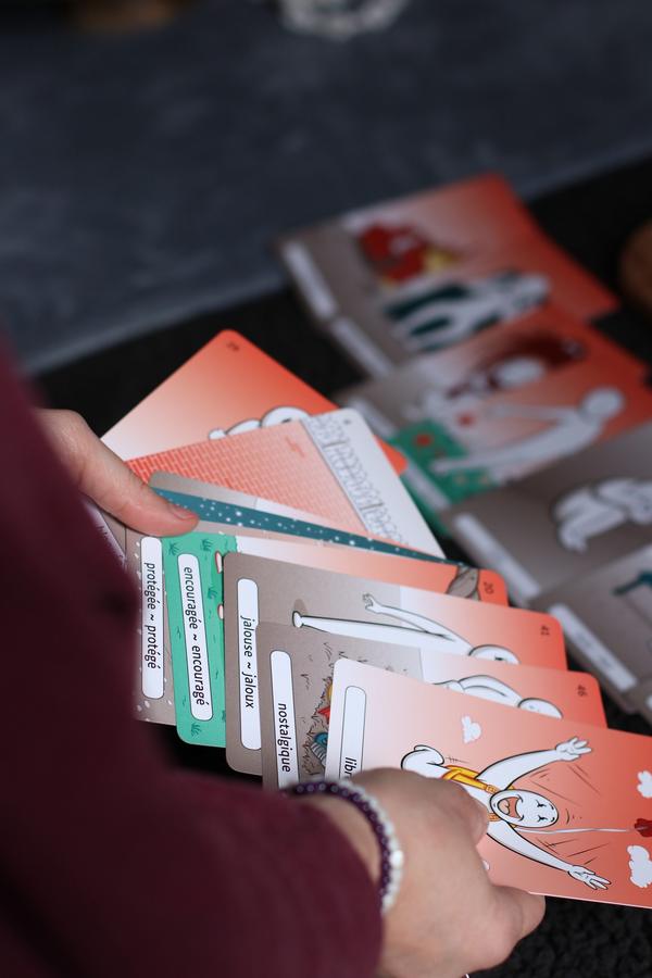 Cartes des émotions étalées pendant une séance
